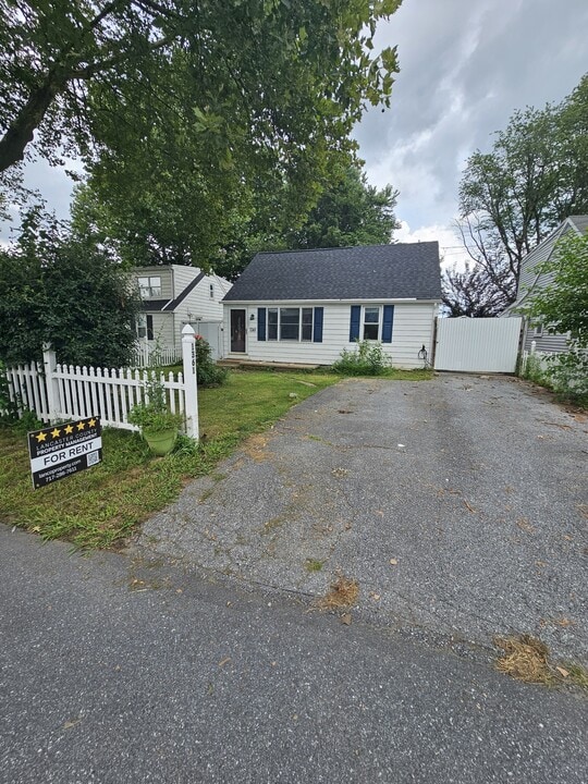 1361 Glen Moore Cir in Lancaster, PA - Building Photo