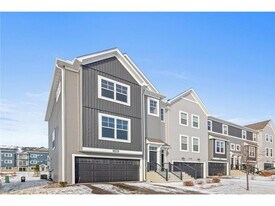 13565 Territorial Cir N in Maple Grove, MN - Building Photo