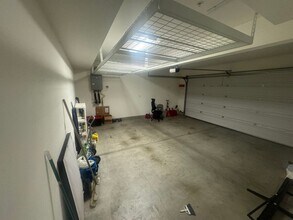 21730 Candela Dr in Santa Clarita, CA - Building Photo - Building Photo