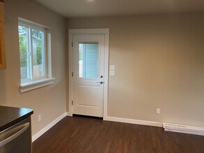5080 Melody Ln in Roseburg, OR - Building Photo - Building Photo