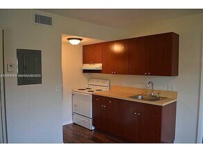 2046 NW 43 Terrace in Lauderhill, FL - Building Photo - Building Photo