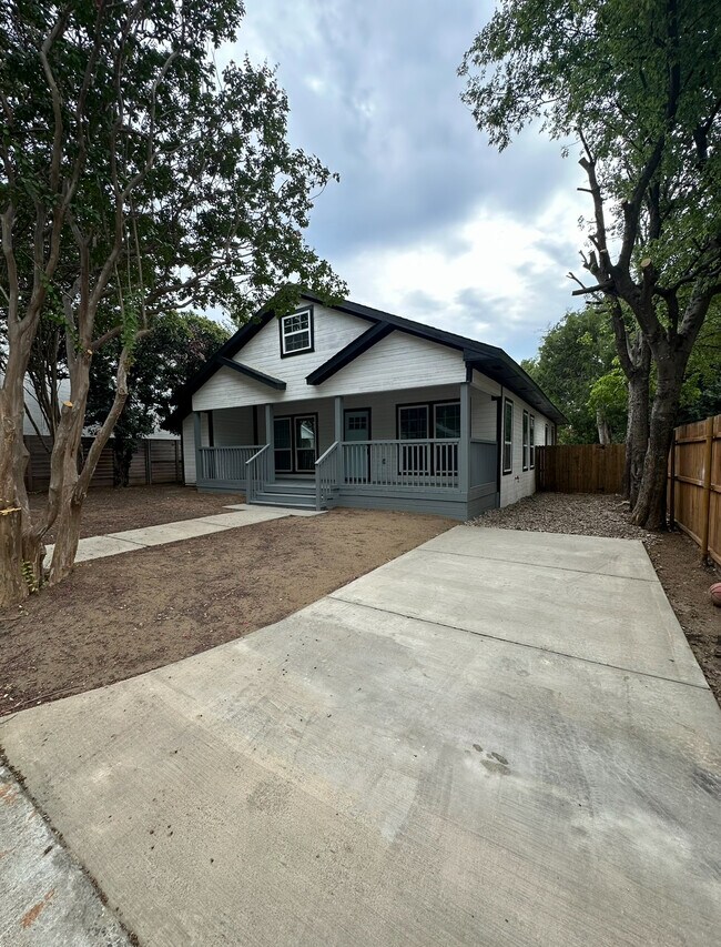 703 Martinique Ave in Dallas, TX - Building Photo - Building Photo