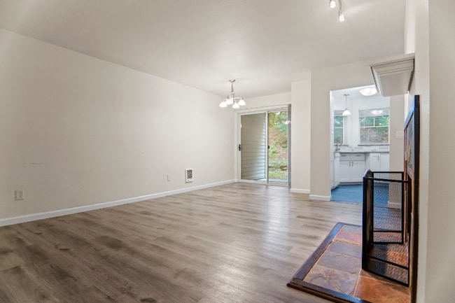 5300 Harbour Pl in Mukilteo, WA - Building Photo - Building Photo