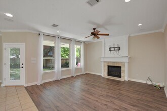 701 Oaklands Dr in Round Rock, TX - Building Photo - Building Photo