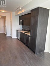 4130 Parkside Village Dr in Mississauga, ON - Building Photo - Building Photo