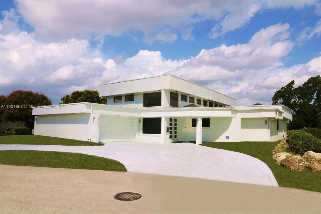 6003 Umbrella Tree Ln in Tamarac, FL - Building Photo