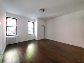 206 W 104th St in New York, NY - Building Photo