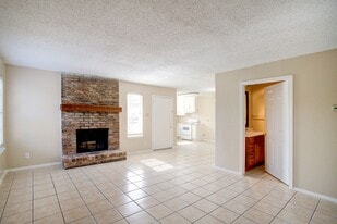 708-710 N Cooper St in Arlington, TX - Building Photo