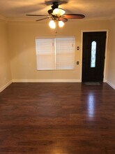 911 Wooding St in Houston, TX - Foto de edificio - Building Photo