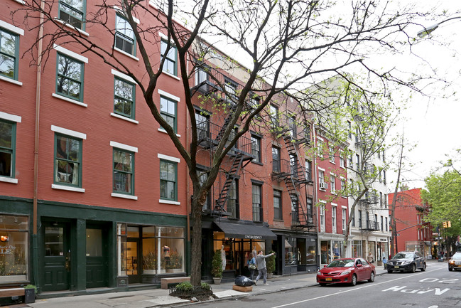 376 Bleecker St in New York, NY - Foto de edificio - Building Photo