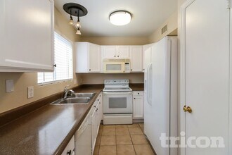 1406 E Kerry Ln in Phoenix, AZ - Building Photo - Building Photo