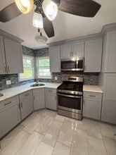 398 W 4th Ave in Roselle, NJ - Foto de edificio - Building Photo