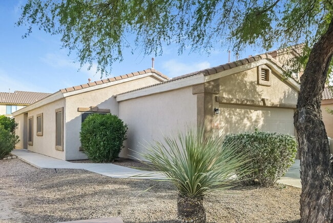 property at 405 East Placita Nodo