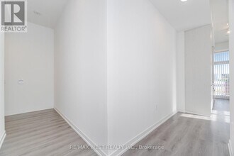 28 Interchange Wy in Vaughan, ON - Building Photo - Building Photo