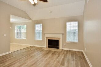 1400 Micheles Way in La Vergne, TN - Building Photo - Building Photo