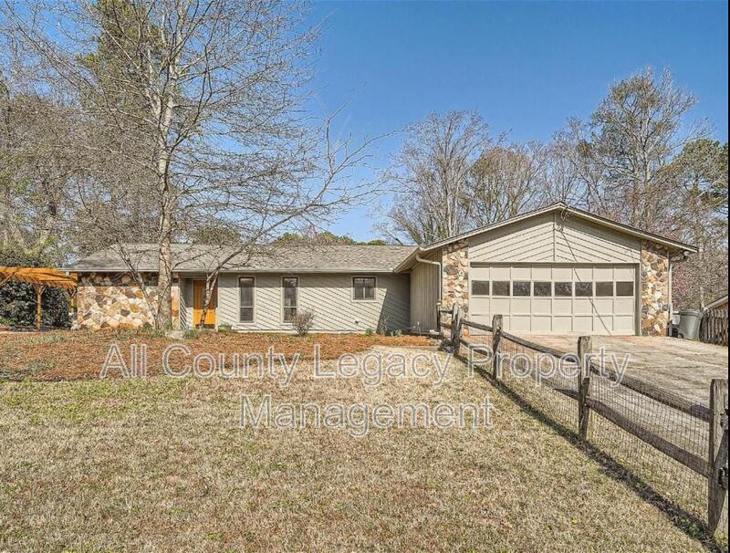 4759 Mockernut SW in Lilburn, GA - Building Photo