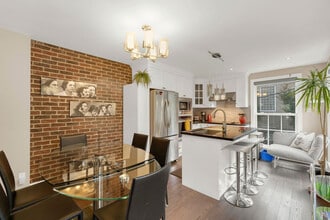 195 Soudan Ave, Unit SI ID1403809P in Toronto, ON - Building Photo - Building Photo