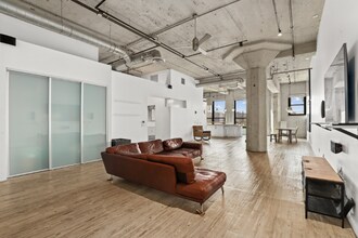 115 W 4th St in Long Beach, CA - Foto de edificio - Building Photo