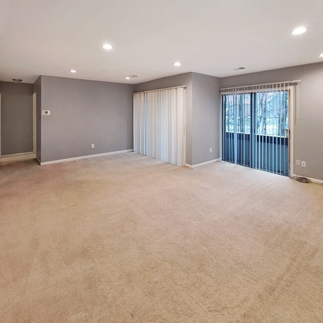 10244 Prince Pl in Upper Marlboro, MD - Foto de edificio - Building Photo