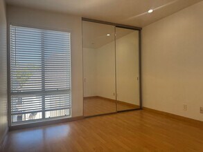 20134 Leadwell St, Unit 302 in Los Angeles, CA - Building Photo - Building Photo