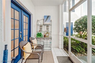 7108 Barrington Cir in Naples, FL - Foto de edificio - Building Photo