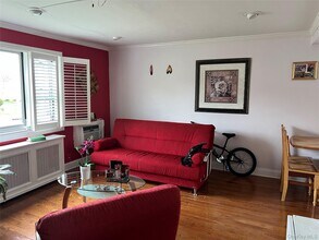 1084 Fenwood Dr in Valley Stream, NY - Building Photo - Building Photo