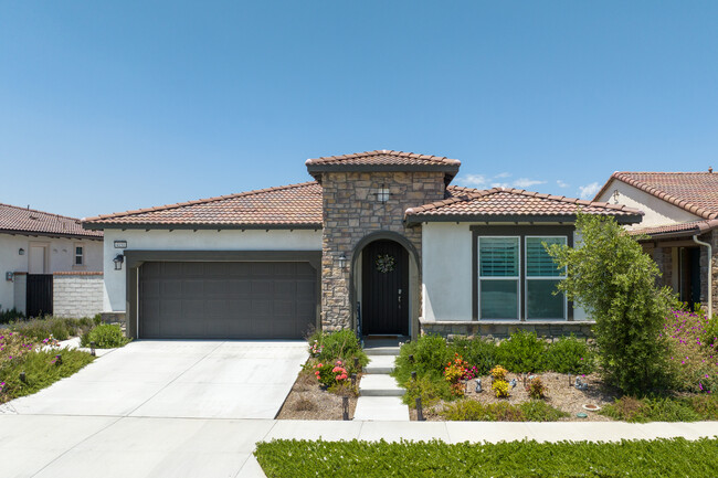 Lennar at Esperanza in Ontario, CA - Building Photo - Building Photo