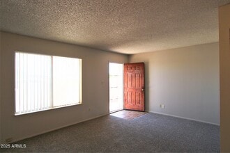 1024 N Pueblo Dr in Casa Grande, AZ - Building Photo - Building Photo