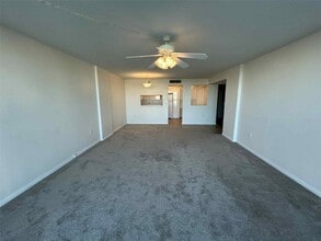 400 Island Way, Unit 404 in Clearwater, FL - Building Photo - Building Photo