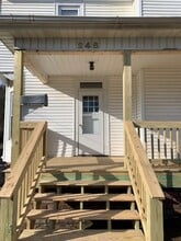 246 E State St in Athens, OH - Foto de edificio - Building Photo