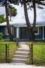 1712 Pineapple Ave in Melbourne, FL - Foto de edificio - Building Photo