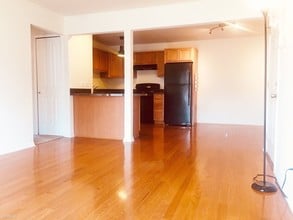 2440 Parmenter Blvd-Unit -Apt 202 in Royal Oak, MI - Building Photo - Building Photo