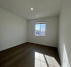 7599 Taylor Ave in Hesperia, CA - Foto de edificio - Building Photo