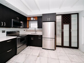 5652 Hayes St in Hollywood, FL - Foto de edificio - Building Photo