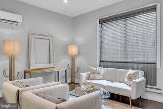 10 McCready's Alley in Lambertville, NJ - Building Photo - Building Photo