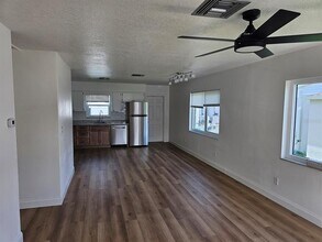 175 174th Terrace E in Redington Shores, FL - Building Photo - Building Photo