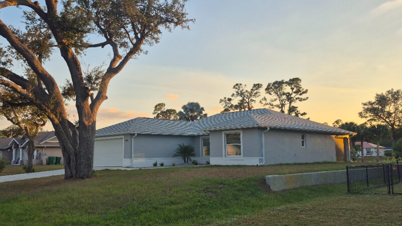 661 Myra Ln NW in Port Charlotte, FL - Building Photo
