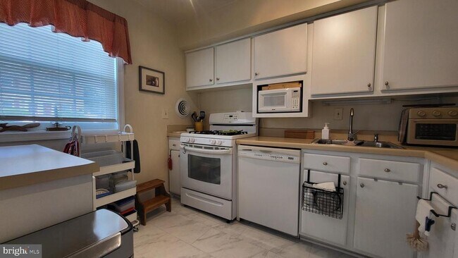 11150 Rock Garden Dr in Fairfax, VA - Building Photo - Building Photo
