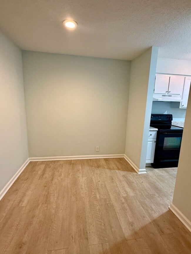 30 Mathews Dr in Hilton Head Island, SC - Building Photo - Building Photo