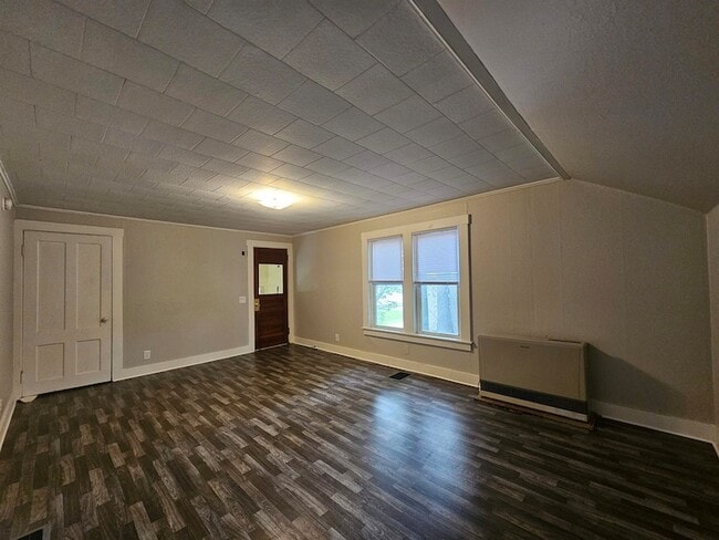 21 Clay St in Laconia, NH - Foto de edificio - Building Photo