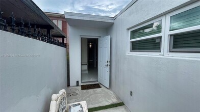 6942 W 14th Ct in Hialeah, FL - Building Photo - Building Photo