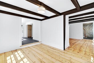 94 Main St in Roslyn, NY - Building Photo - Building Photo