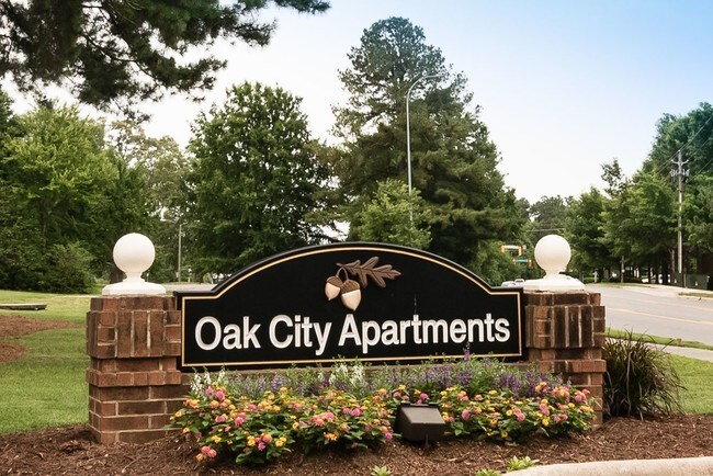 Oak City Apartments in Raleigh, NC - Foto de edificio - Building Photo