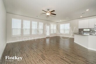9231 Fullerton Way in San Antonio, TX - Building Photo - Building Photo