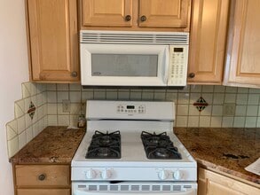90 W Camino Manzana, Unit B in Green Valley, AZ - Building Photo - Building Photo
