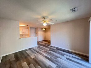 5451 Vineland Rd in Orlando, FL - Building Photo - Building Photo