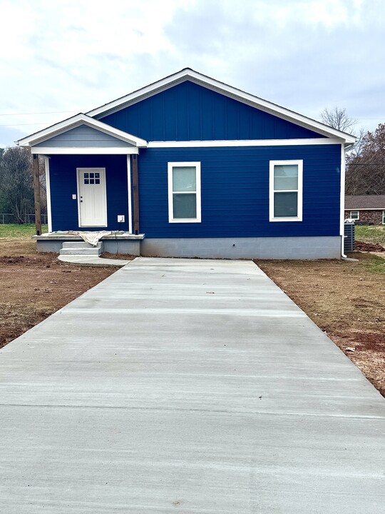 341 Vanderbilt St in Florence, AL - Building Photo