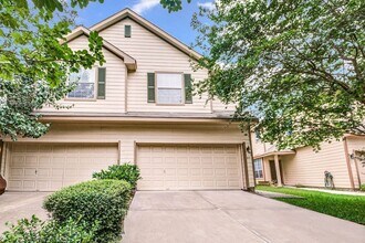 87 N Burberry Park in Spring, TX - Foto de edificio - Building Photo