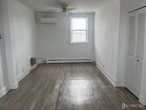 110 Oak Tree Ave in South Plainfield, NJ - Building Photo - Building Photo