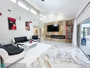 2060 Amesbury Cir in Wellington, FL - Building Photo - Building Photo